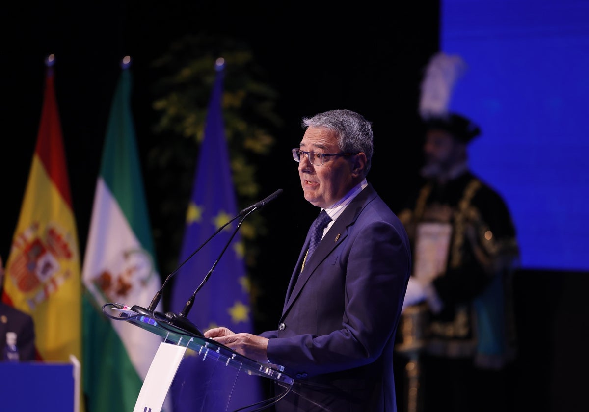 El presidente de la Diputación de Málaga, Francisco Salado, durante su discurso en el acto por el Día de la Provincia 2024