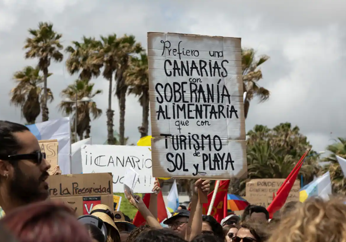 Protesta en Las Palmas de Gran Canaria contra el modelo turístico