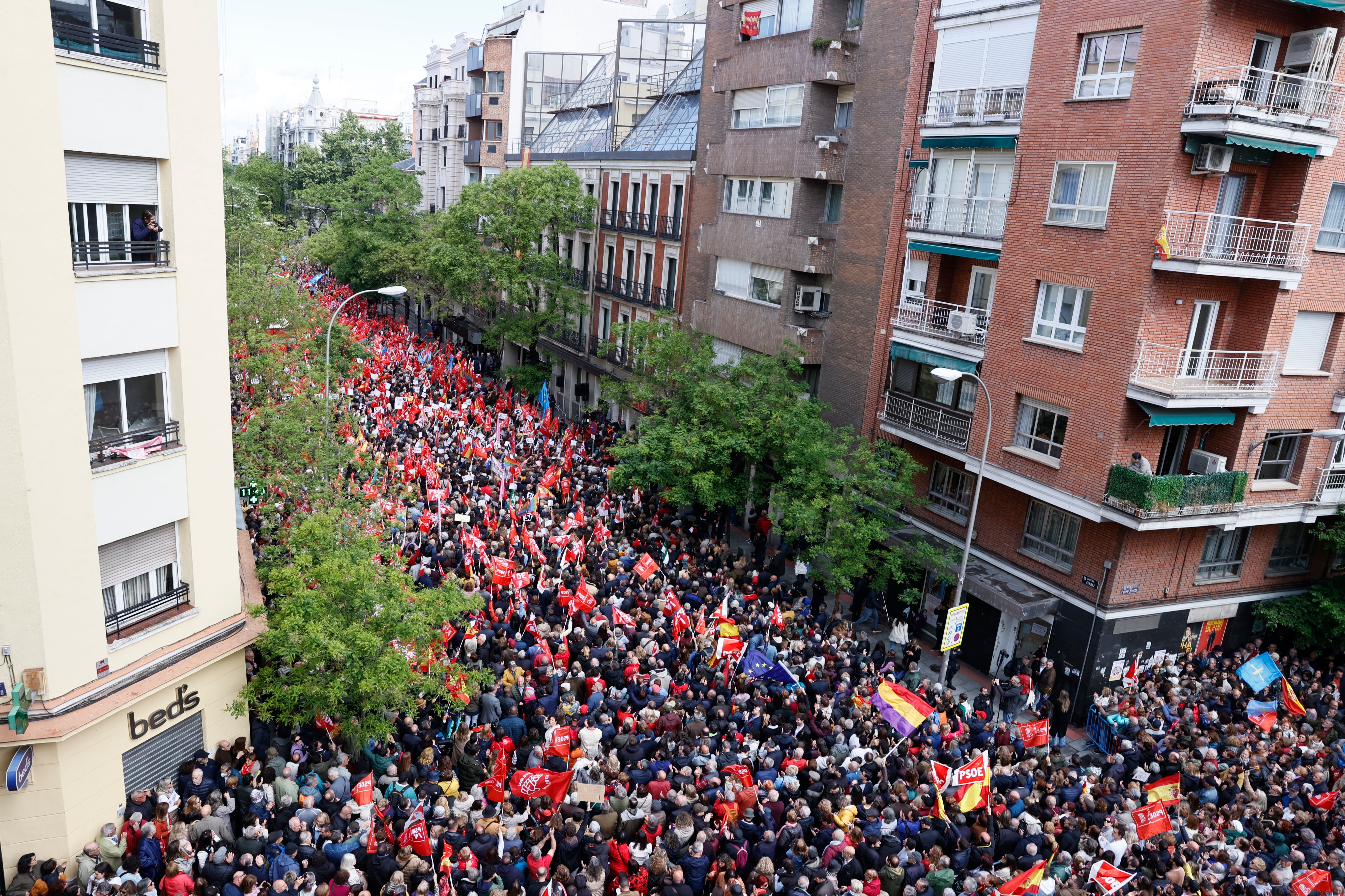 Imagen Aérea de los manifestantes en apoyo a Sánchez