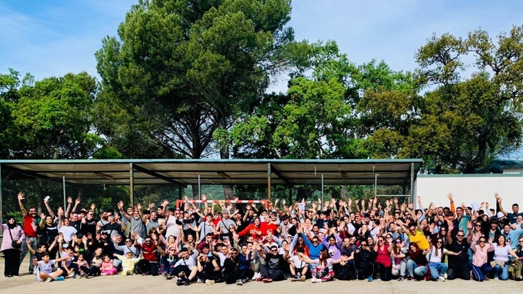 La gran familia de la Fundación Don Bosco de Córdoba, durante su día de convivencia en Trassierra por el 25 aniversario, esta semana