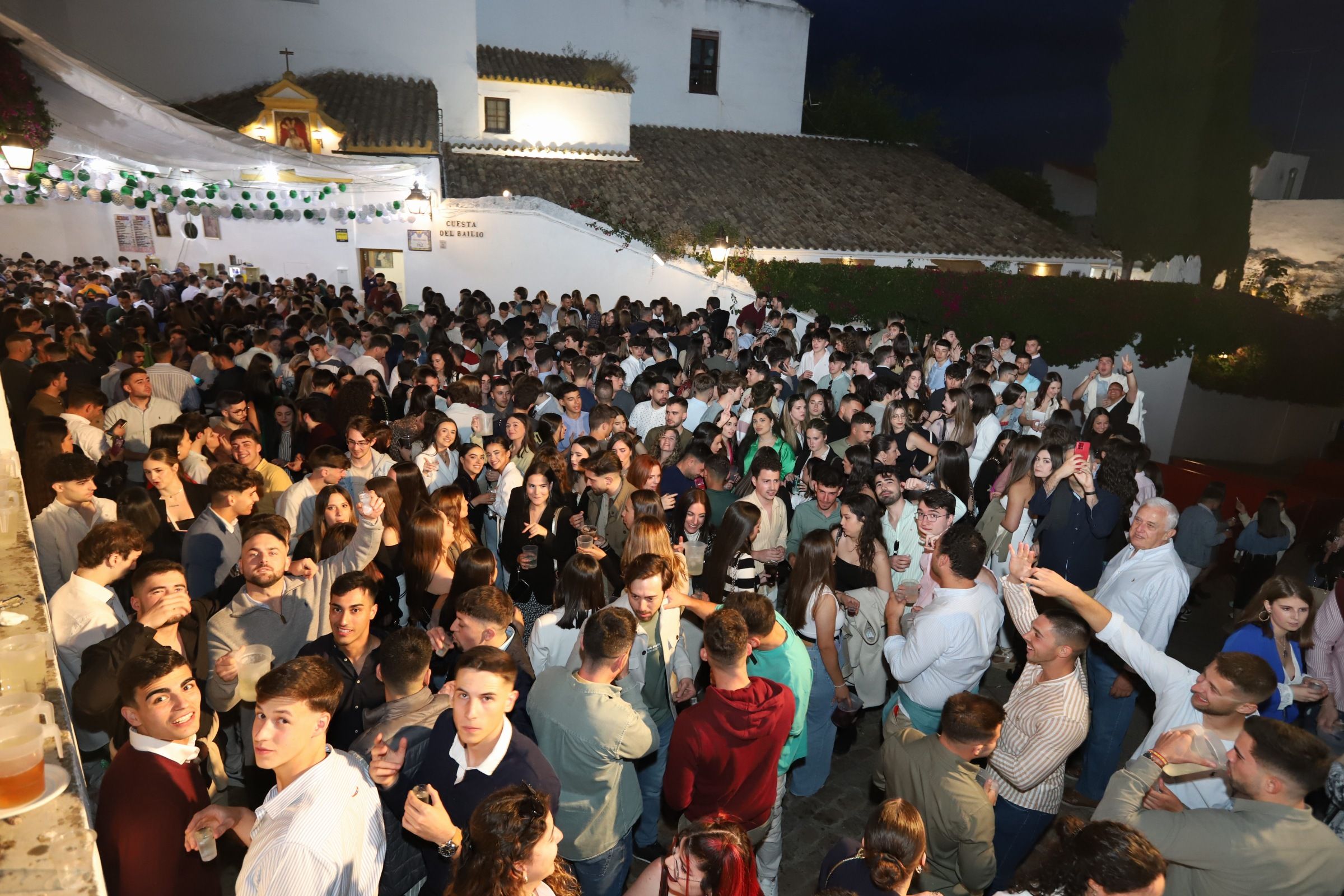 Fotos: El ambiente en las Cruces de Mayo la primera noche de la fiesta
