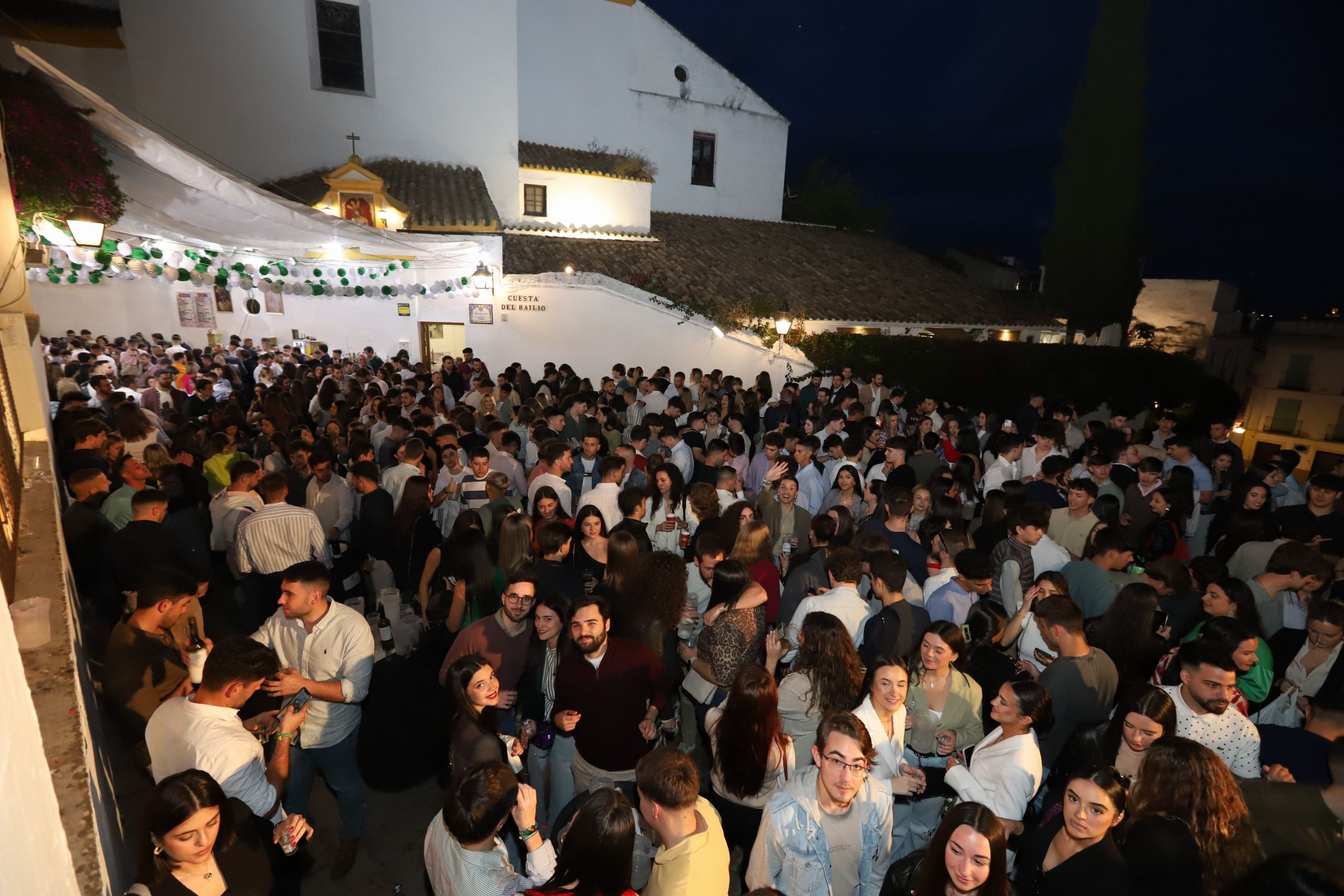Fotos: El ambiente en las Cruces de Mayo la primera noche de la fiesta