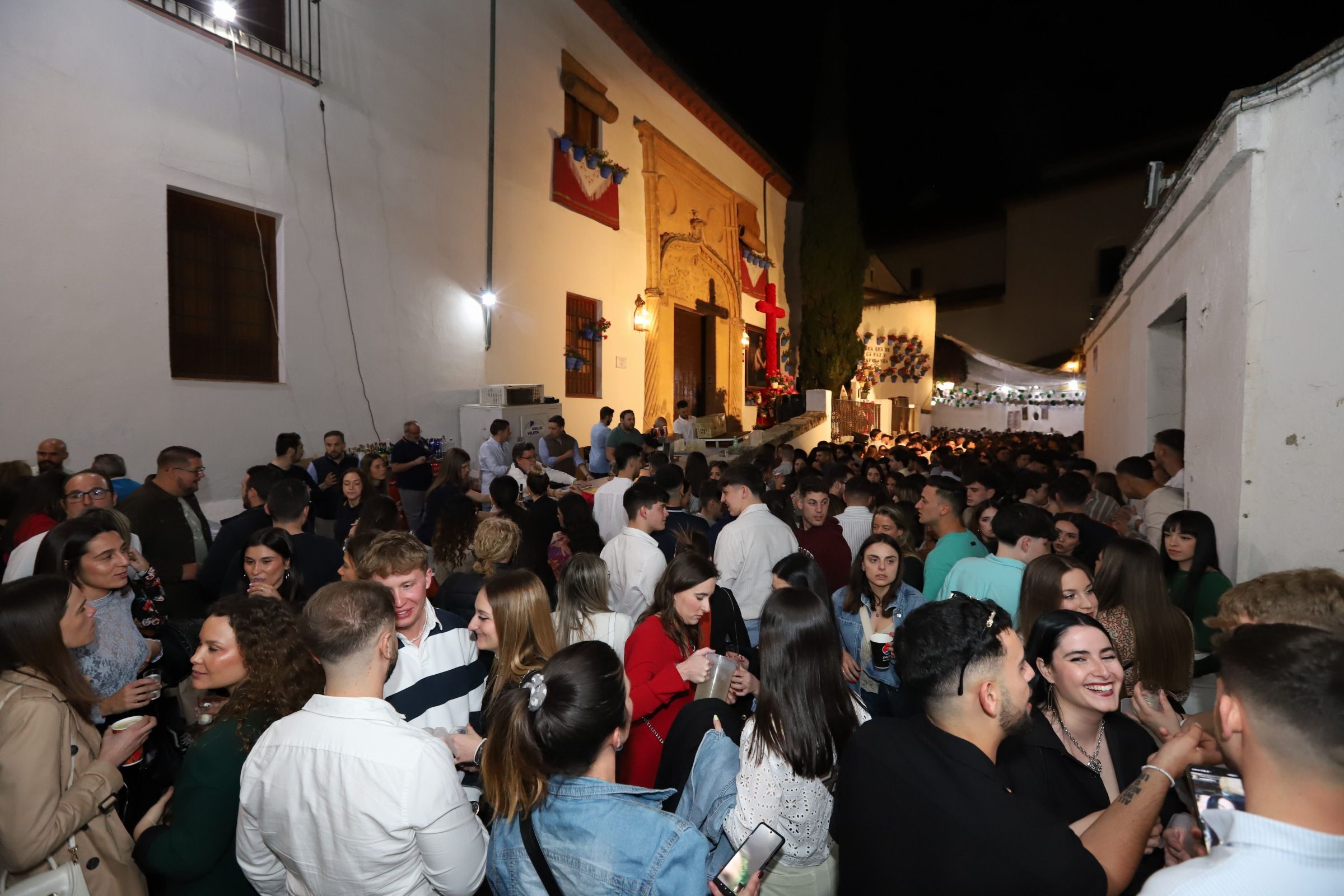 Fotos: El ambiente en las Cruces de Mayo la primera noche de la fiesta