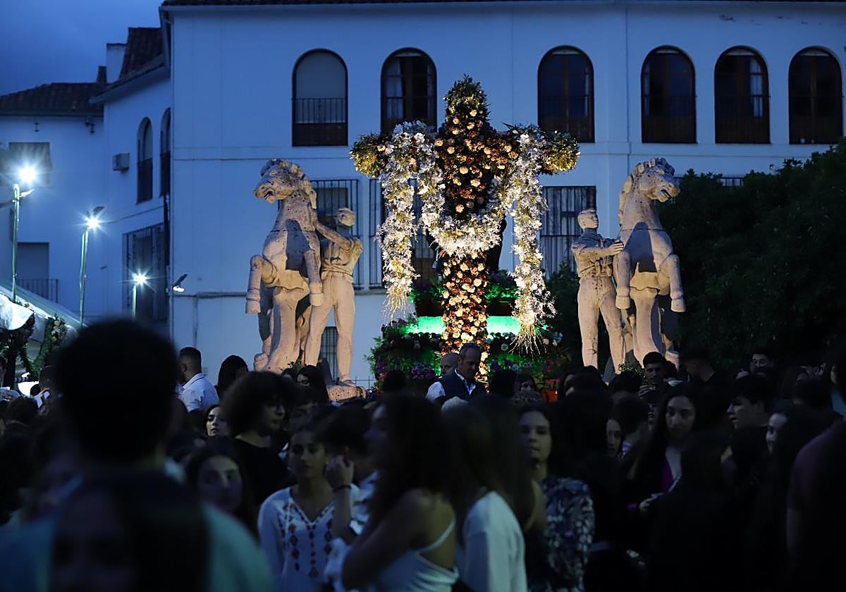 Fotos: El ambiente en las Cruces de Mayo la primera noche de la fiesta