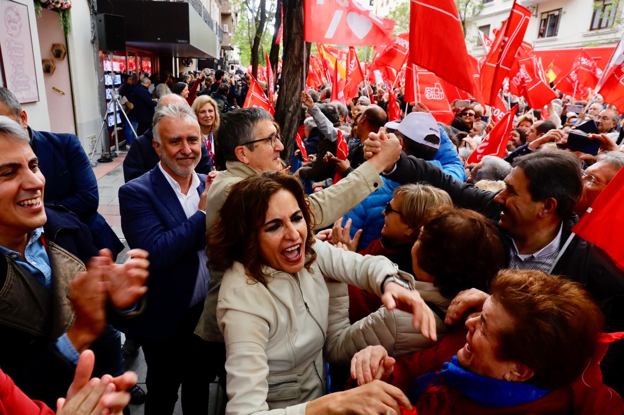 Comité Federal del PSOE y acto de apoyo de simpatizantes de Pedro Sánchez frente a Ferraz, en imágenes