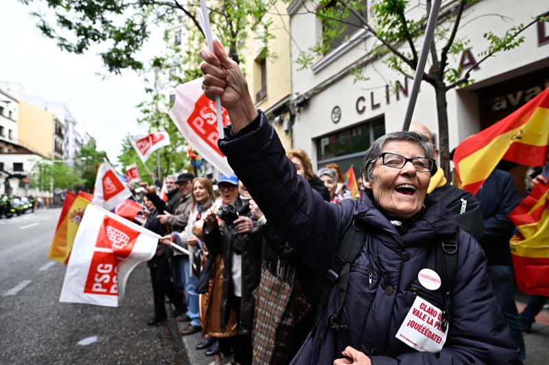 Comité Federal del PSOE y acto de apoyo de simpatizantes de Pedro Sánchez frente a Ferraz, en imágenes