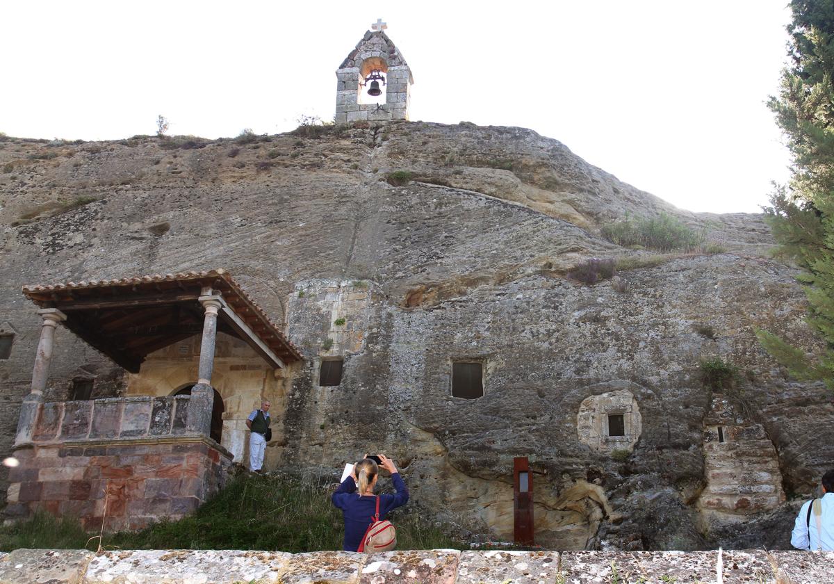 Iglesia rupestre de Santos Justo y Pastor en Olleros de Pisuerga(Palencia)