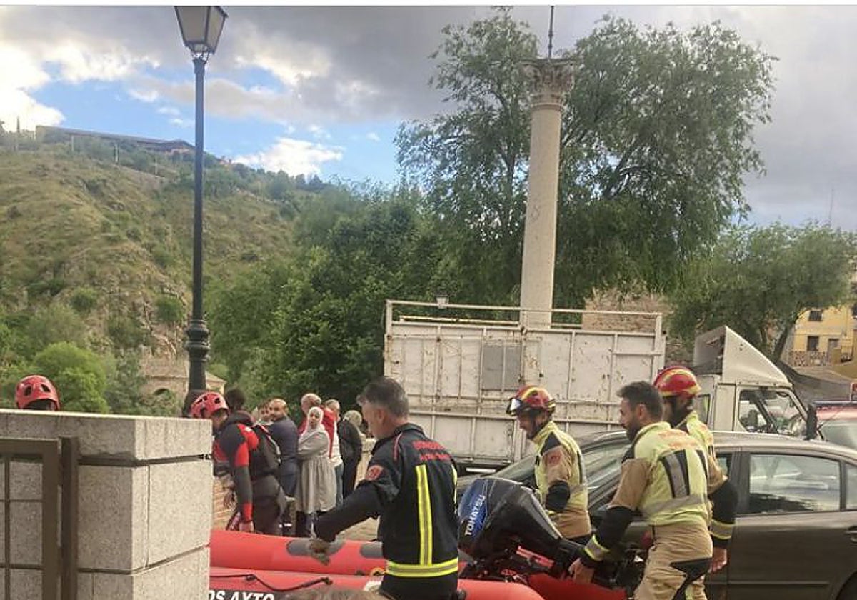 Los bomberos en Barco Pasaje