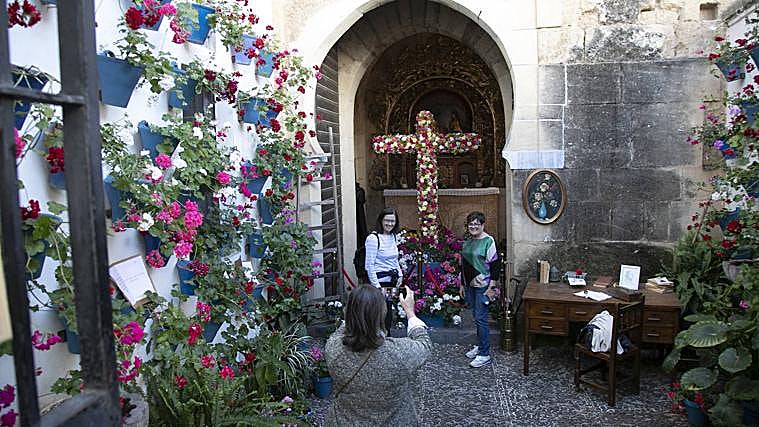 Cruz de la Asociación de Vecinos Alcázar Viejo