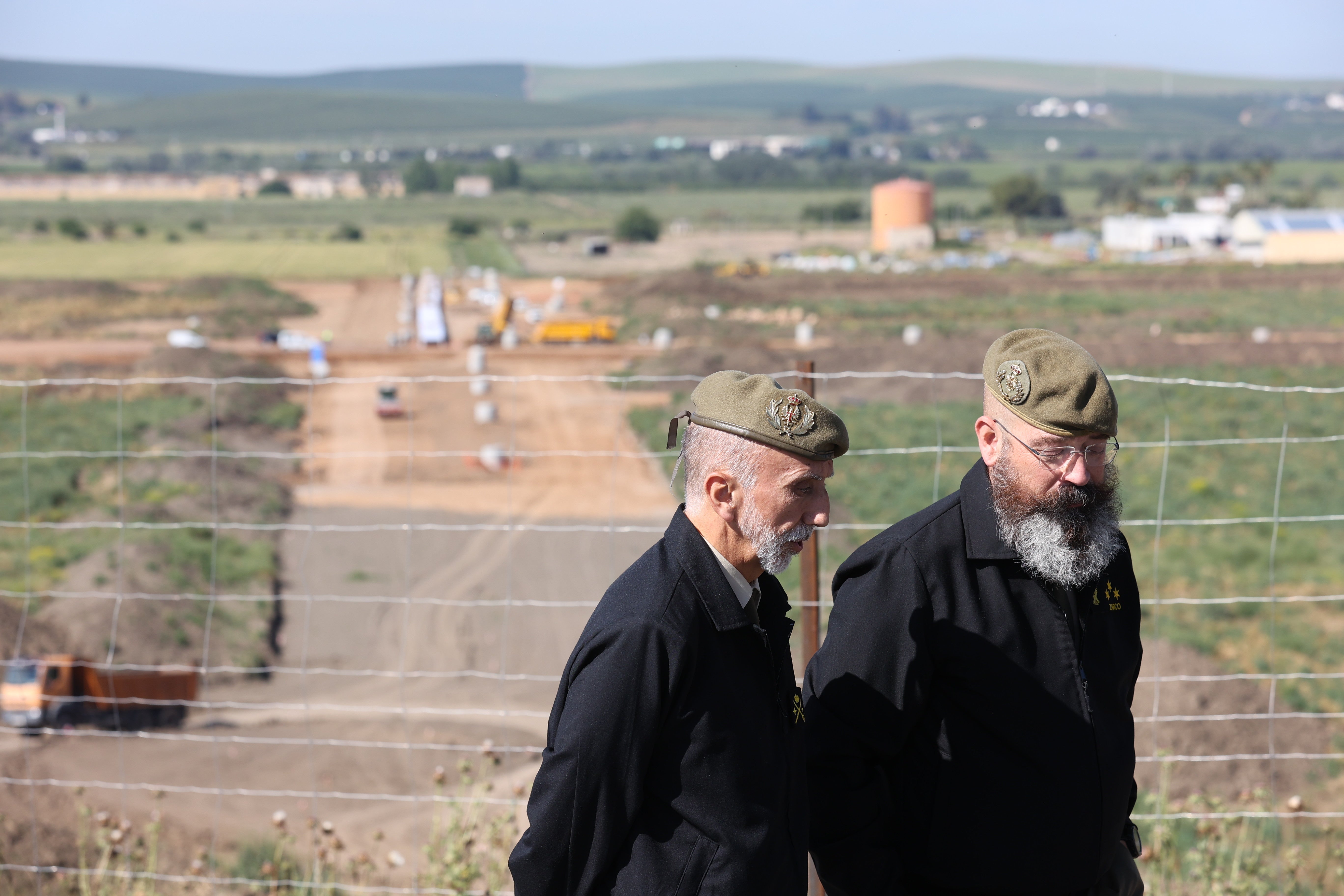 Las imágenes de la visita de la ministra de Defensa a las obras de la Base Logística del Ejército