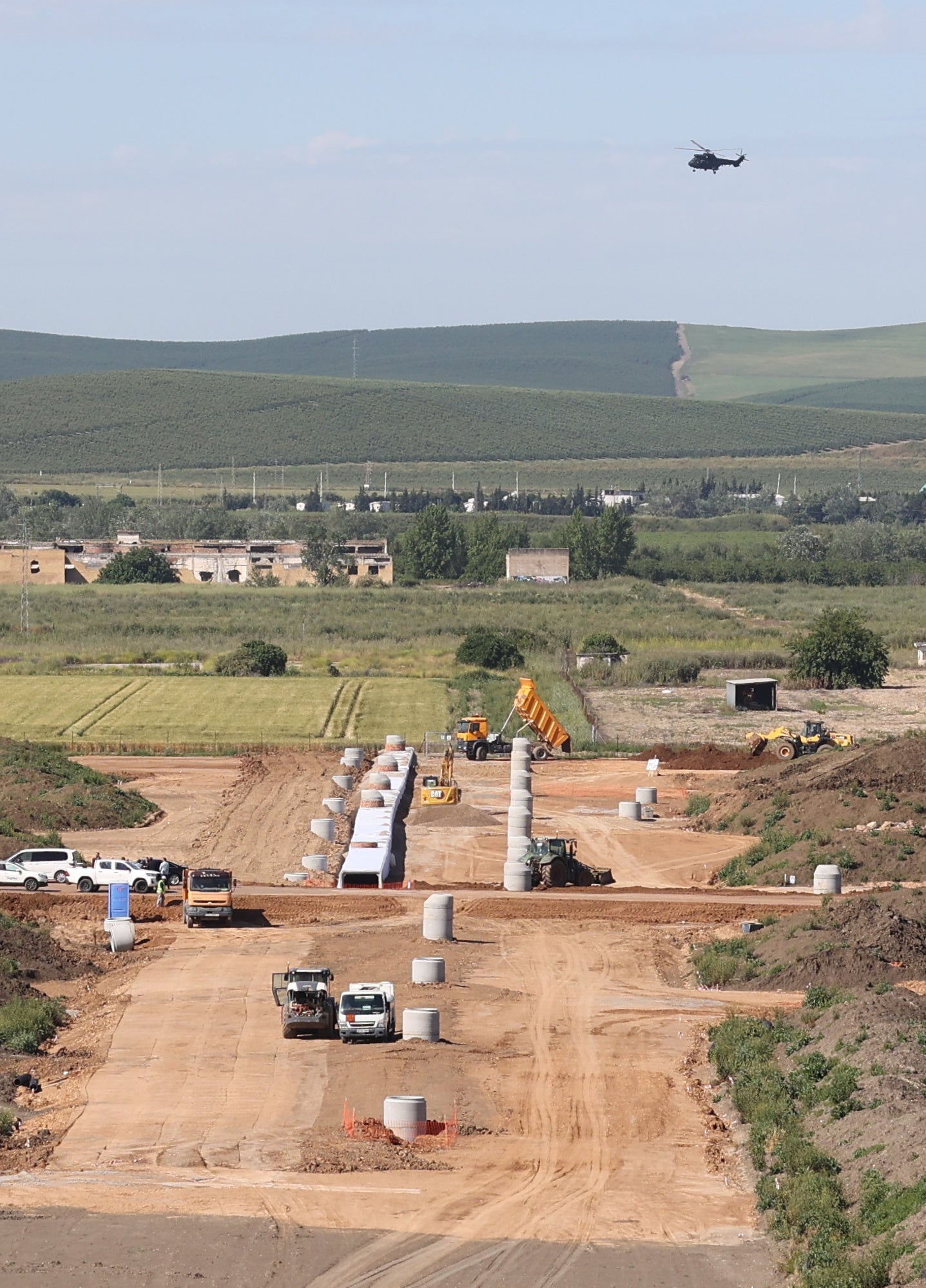 Las imágenes de la visita de la ministra de Defensa a las obras de la Base Logística del Ejército