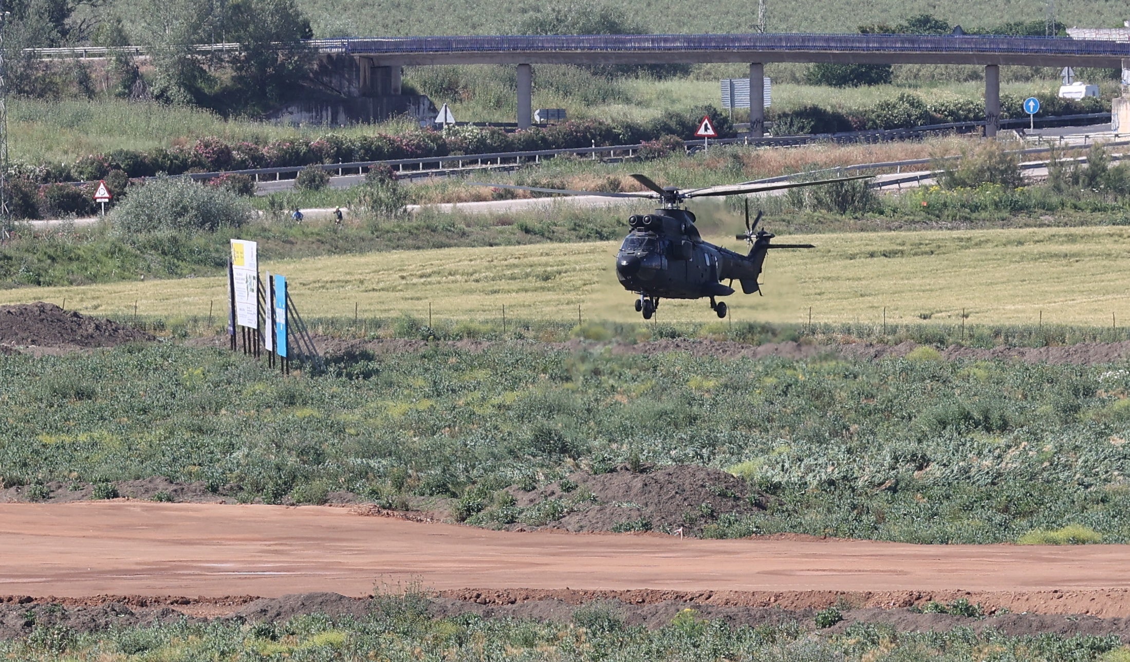 Las imágenes de la visita de la ministra de Defensa a las obras de la Base Logística del Ejército