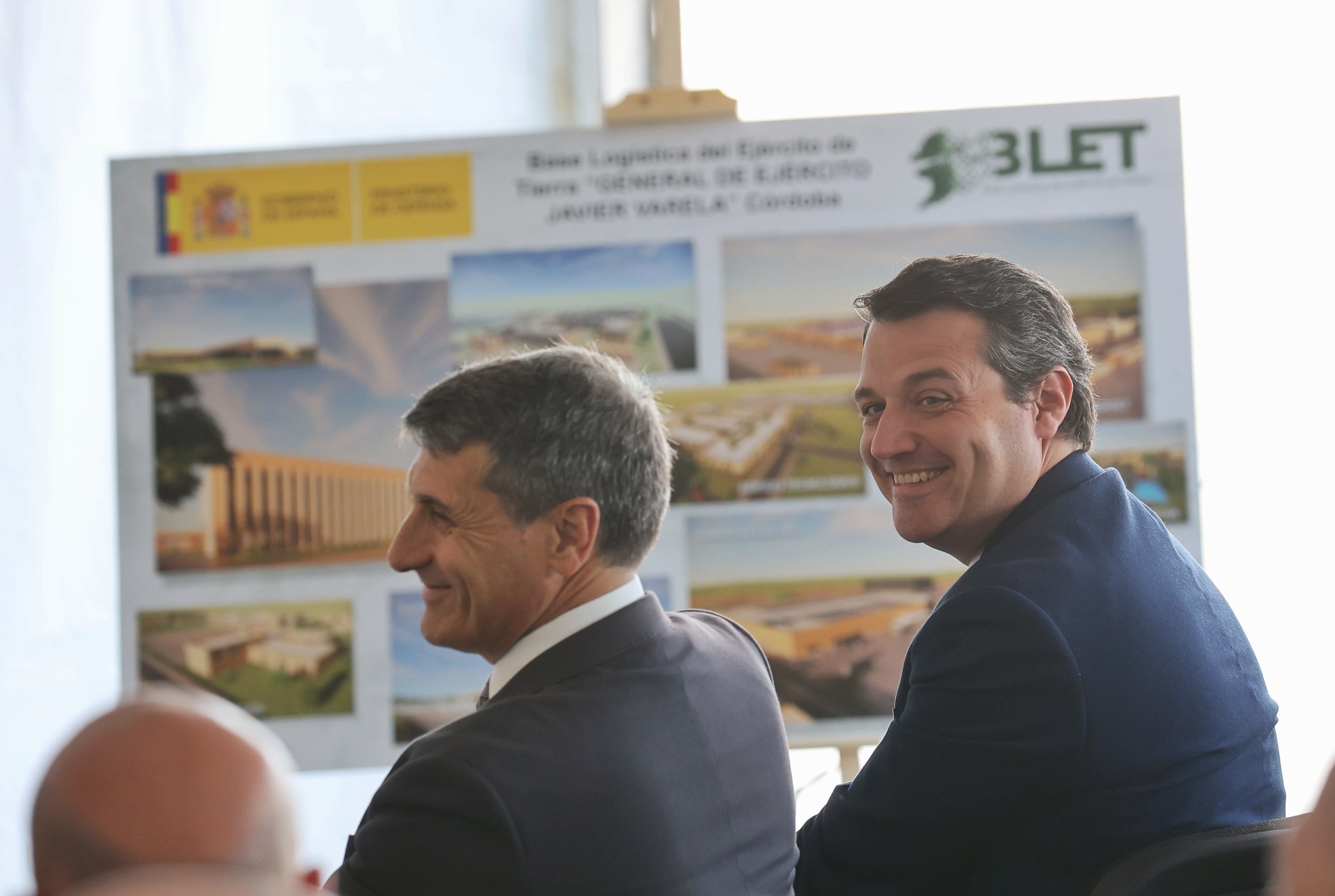 Las imágenes de la visita de la ministra de Defensa a las obras de la Base Logística del Ejército