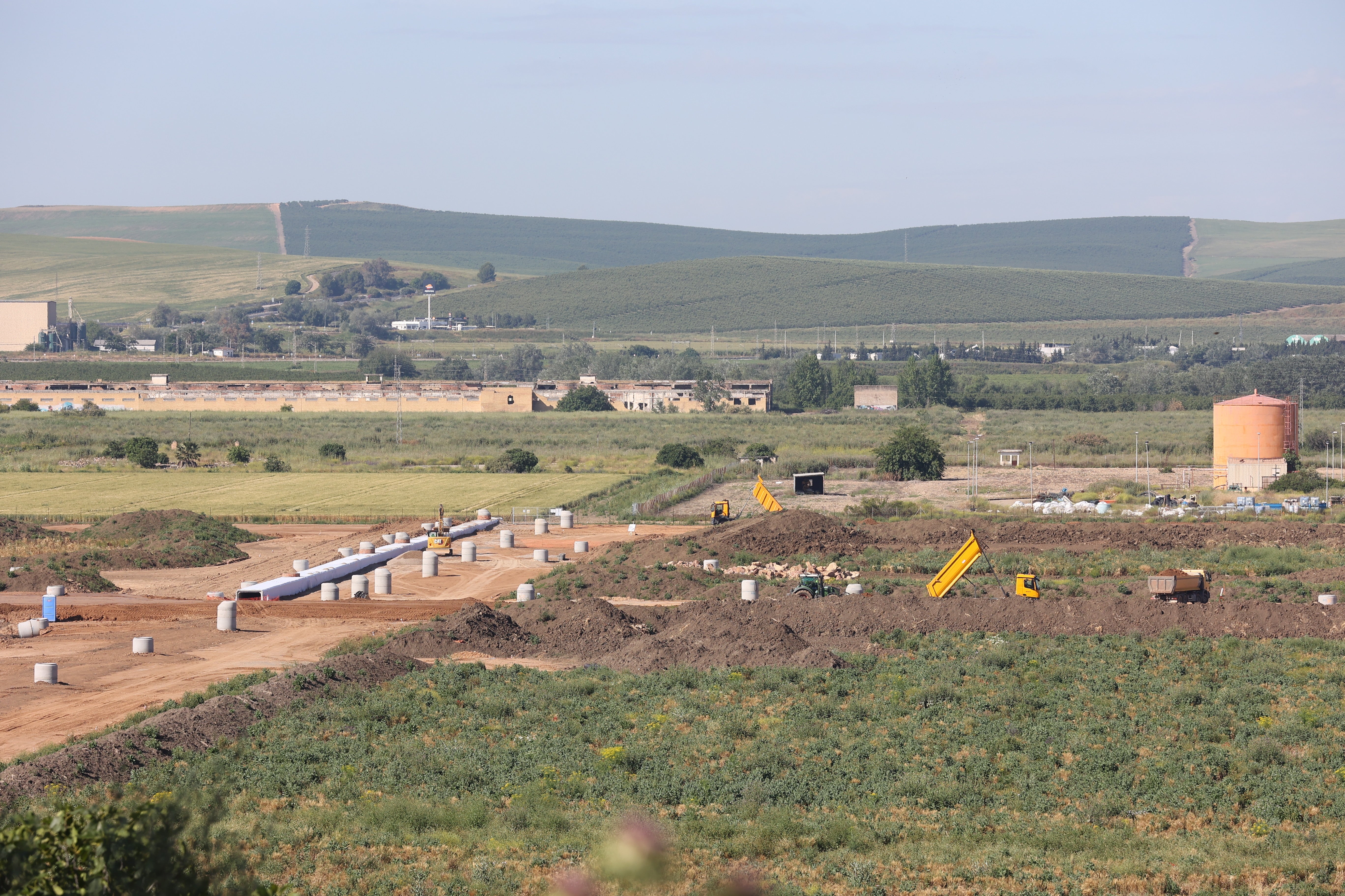 Las imágenes de la visita de la ministra de Defensa a las obras de la Base Logística del Ejército