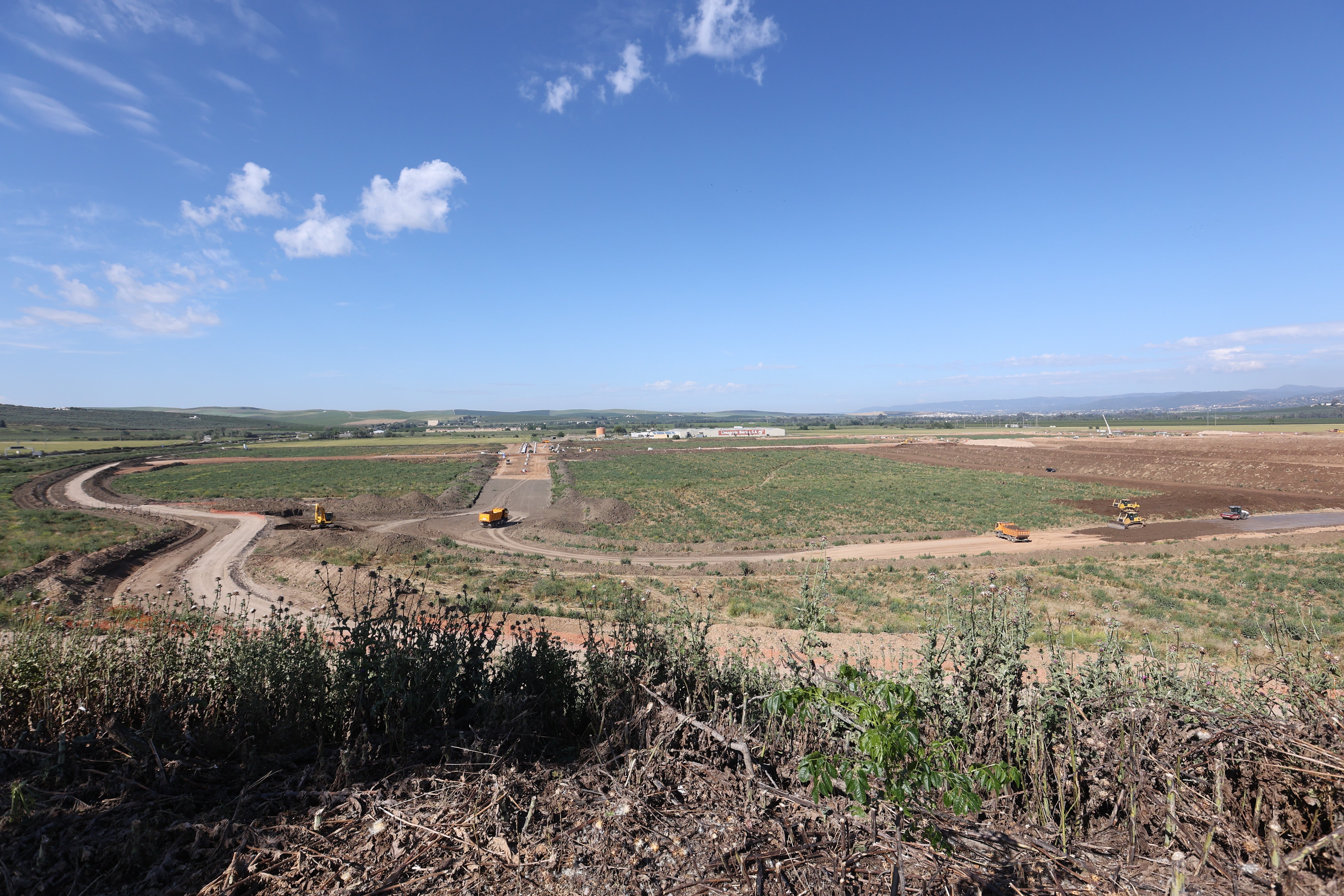 Las imágenes de la visita de la ministra de Defensa a las obras de la Base Logística del Ejército