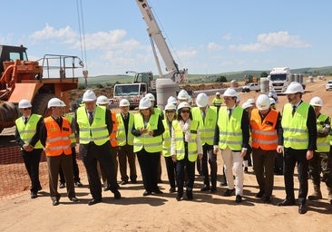 Las imágenes de la visita de la ministra de Defensa a las obras de la Base Logística del Ejército