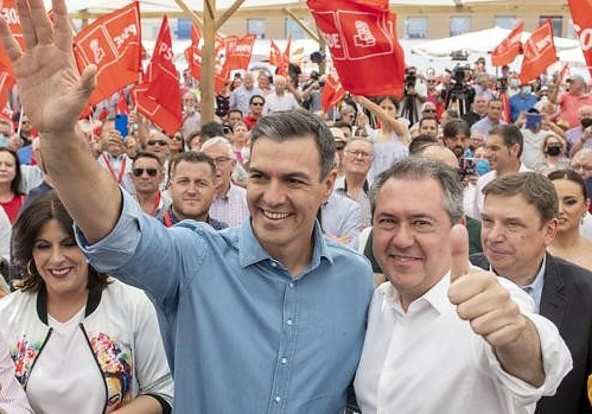 Sánchez y Espadas, durante la campaña electoral de 2022