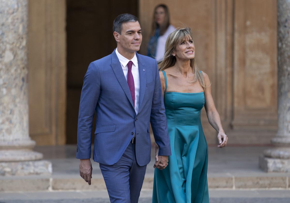 El presidente del Gobierno, Pedro Sánchez, con Begoña Gómez