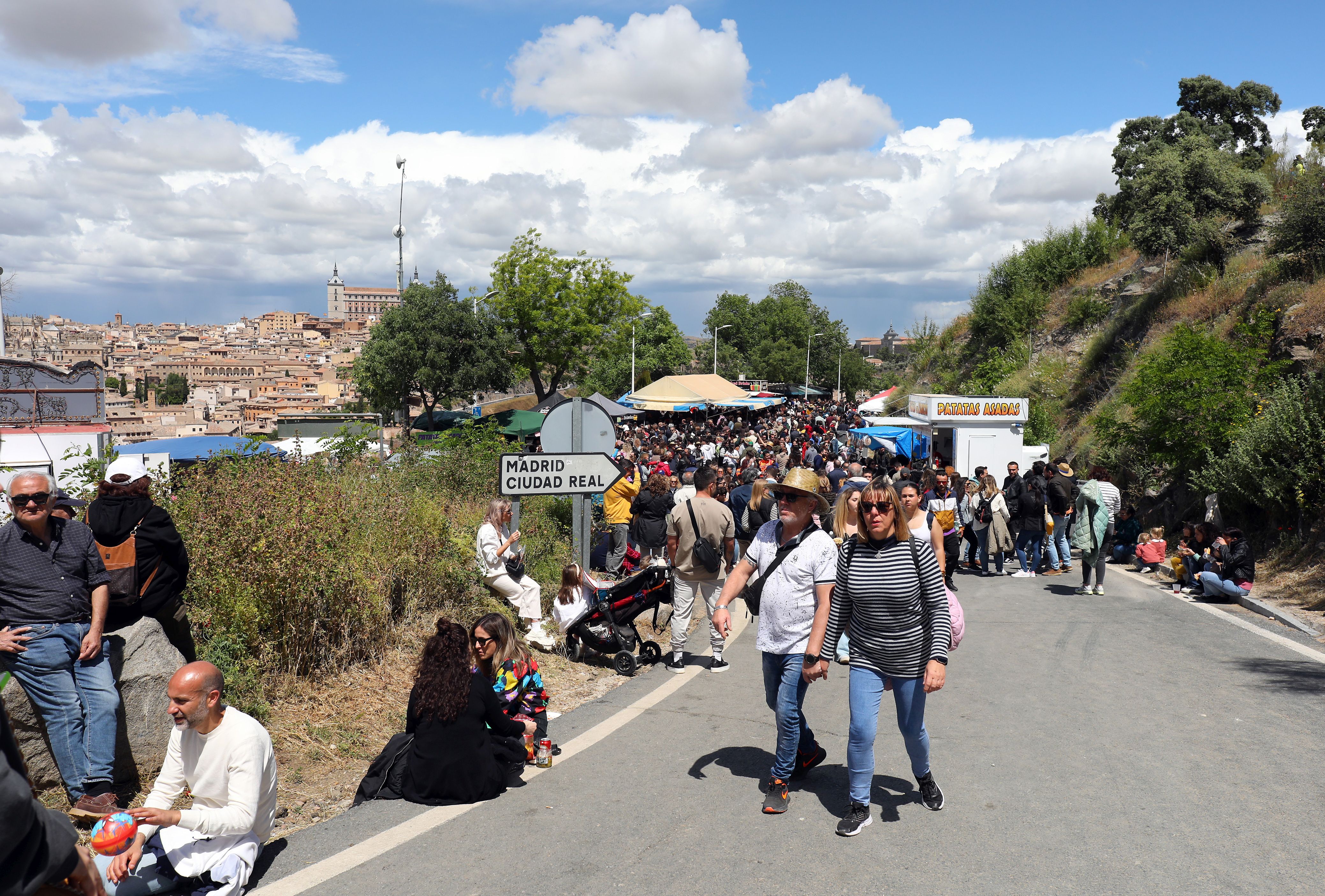 Multitudinario y frío Día del Valle en Toledo