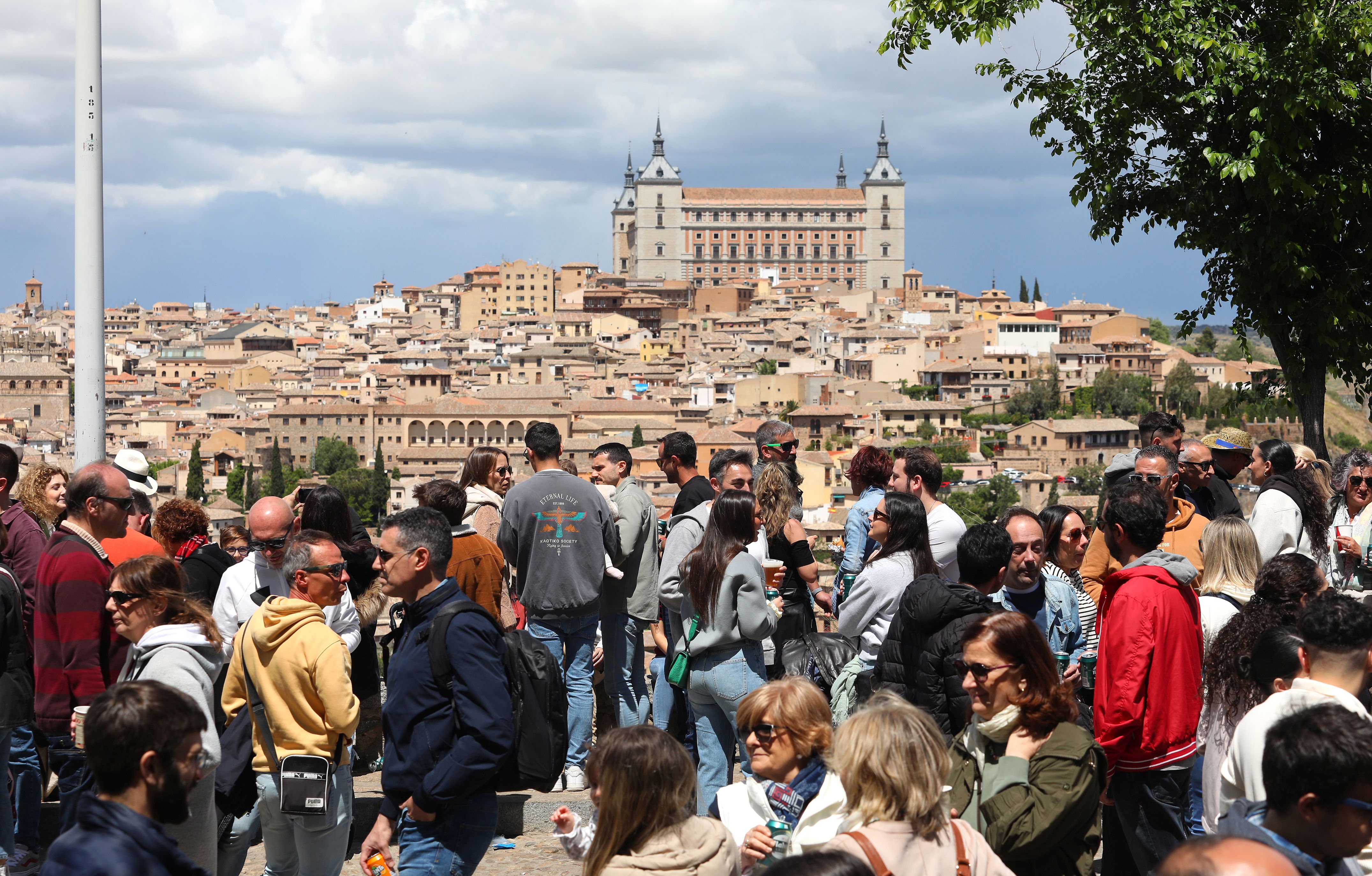 Multitudinario y frío Día del Valle en Toledo