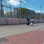 «Negocio de pocos, miseria de muchos»: un barrio marítimo de Valencia se rebela contra los pisos turísticos ilegales