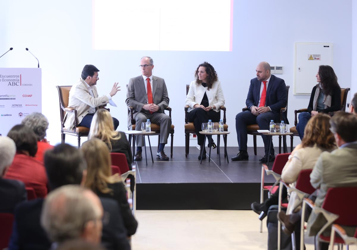 Imagen de la mesa redonda de empresas en los Encuentros de Economía de ABC