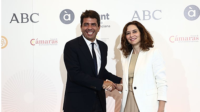 Imagen de archivo de Carlos Mazón e Isabel Díaz Ayuso tomada en el Foro ABC