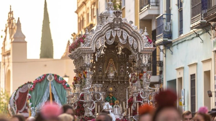 Simpecado del Rocío de la Macarena