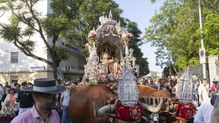 Simpecado del Rocío de Sevilla Sur