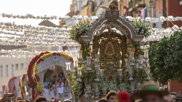Simpecado del Rocío de Triana