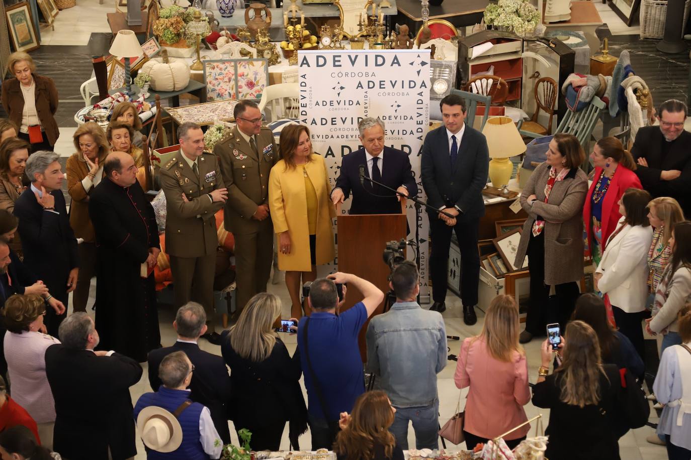 Las imágenes de la inauguración del Baratillo de Adevida en Córdoba