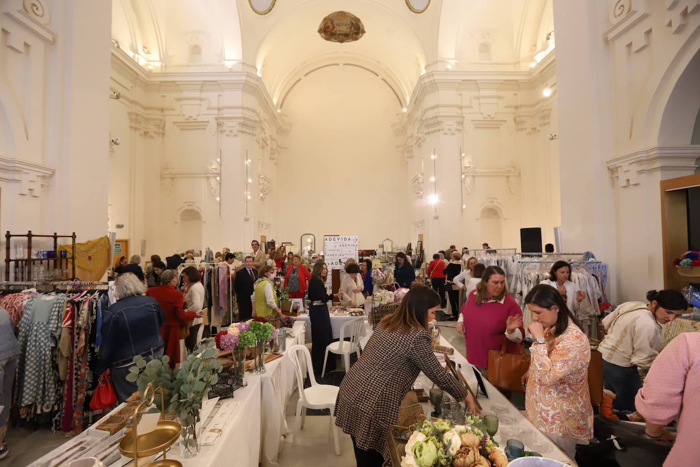 Las imágenes de la inauguración del Baratillo de Adevida en Córdoba