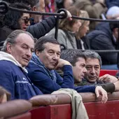 Imagen de Carlos Mazón y Vicente Barrera, entre otros dirigentes, tomada en la plaza de toros de Valencia