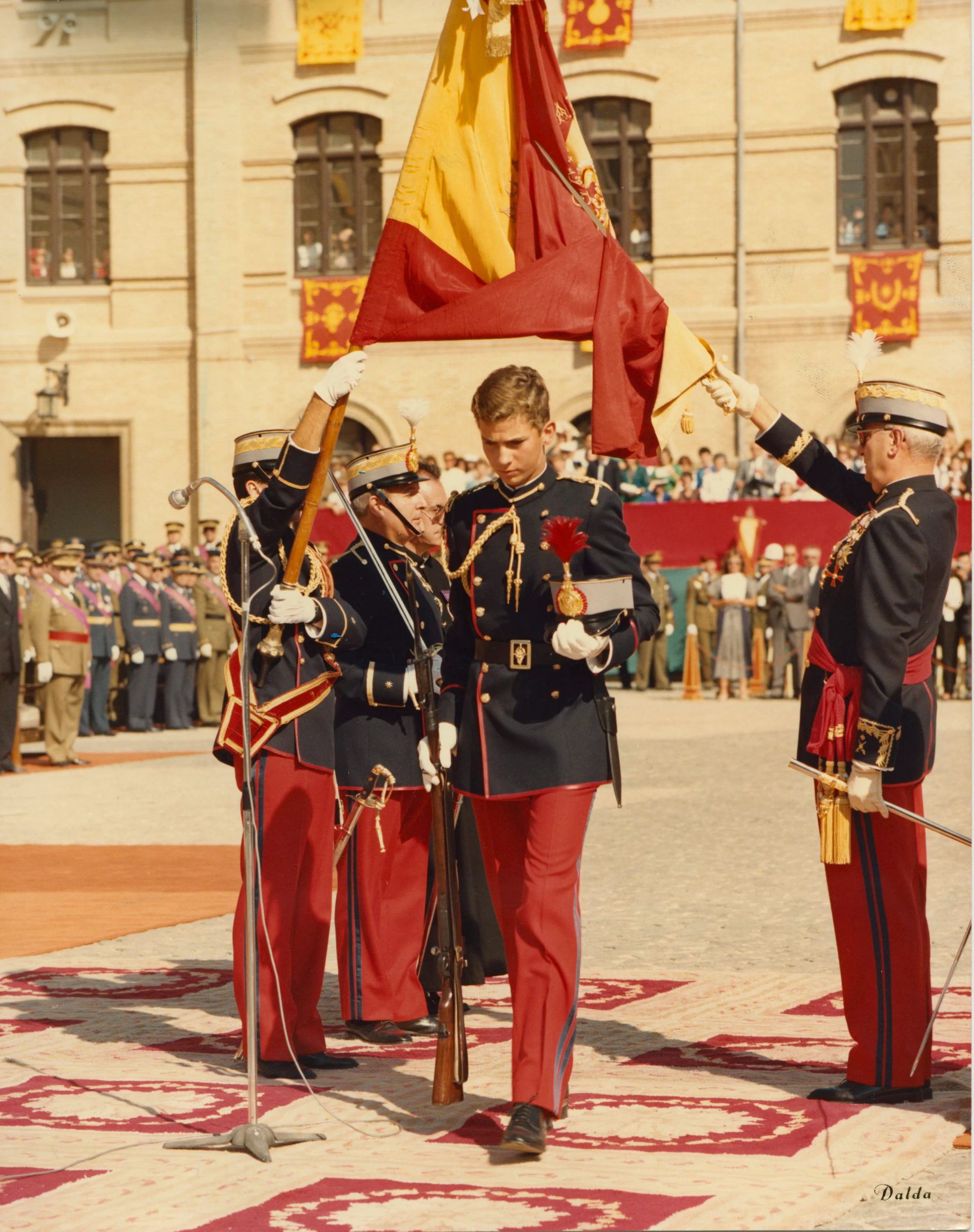 El Rey Felipe VI, durante su primera jura de bandera en Zaragoza en 1985