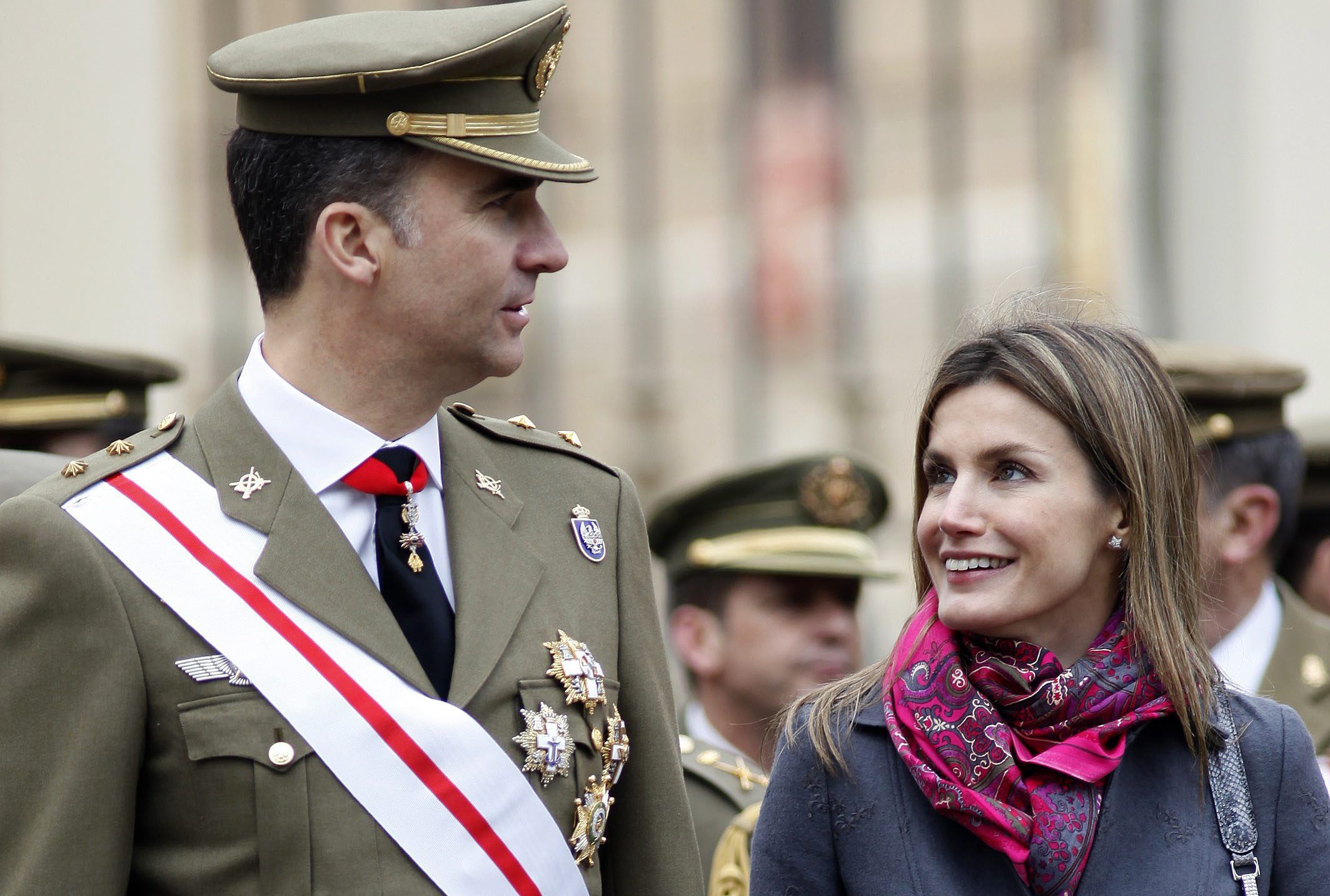 Don Felipe y Doña Letizia Ortiz  en el 25 aniversario de la promoción del príncipe en la Academia Militar de Zaragoza