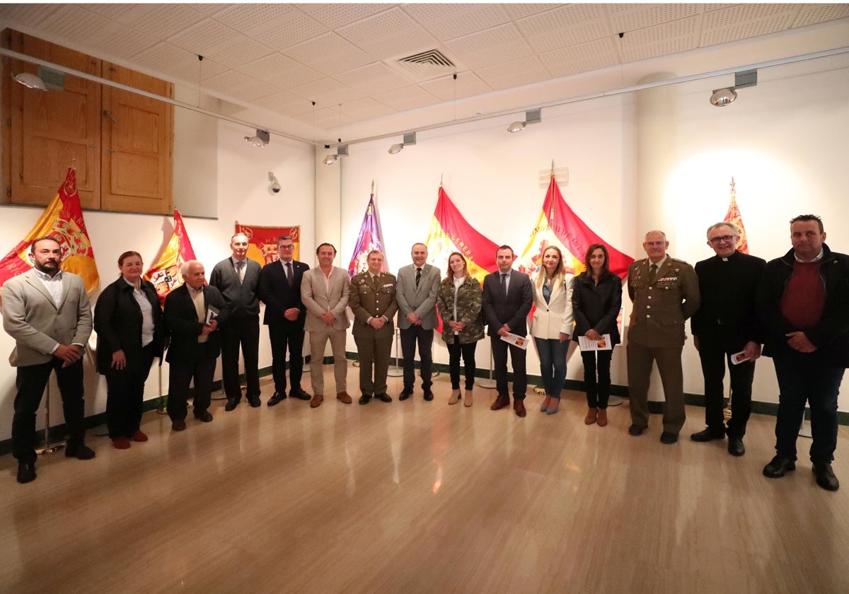 Autoridades asistentes a la inauguración de la muestra