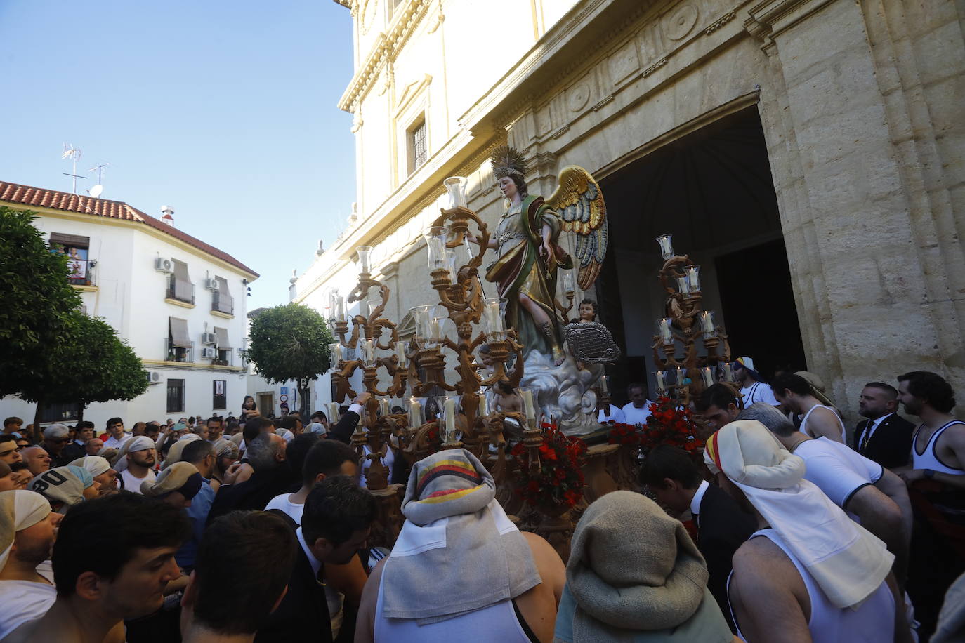 Fotos: La elegante procesión del Arcángel San Rafael en Córdoba