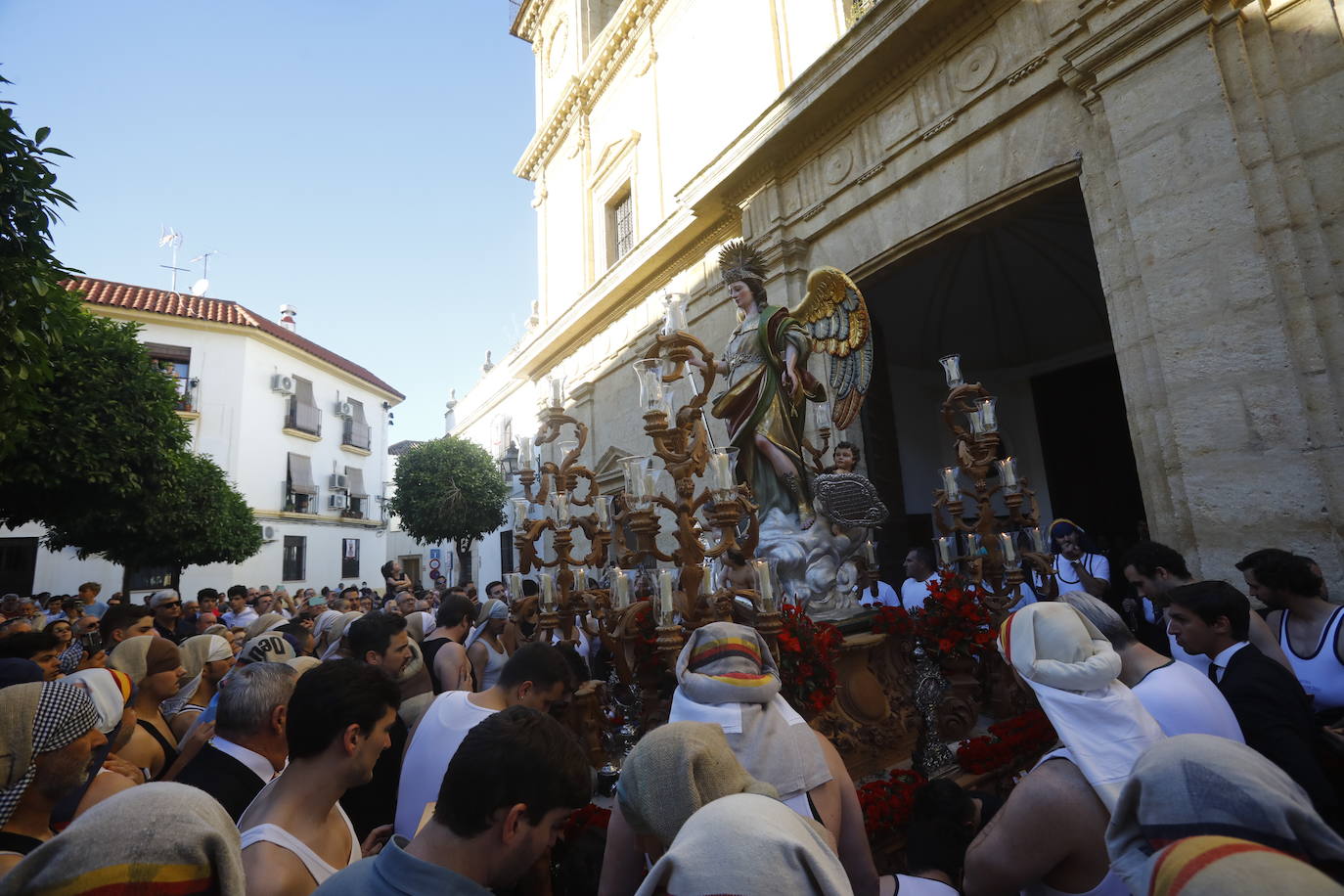 Fotos: La elegante procesión del Arcángel San Rafael en Córdoba