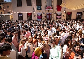Las Cruces de Mayo congregaron en Granada a miles de personas en la calle