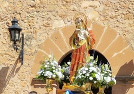 Balazote lleva a su patrona Santa Mónica hasta la ermita