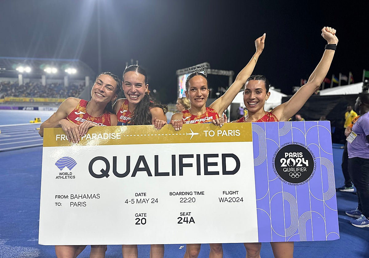 Carmén Aviles (segunda por la izquierda) celebra con sus compañeras la plaza para París 2024