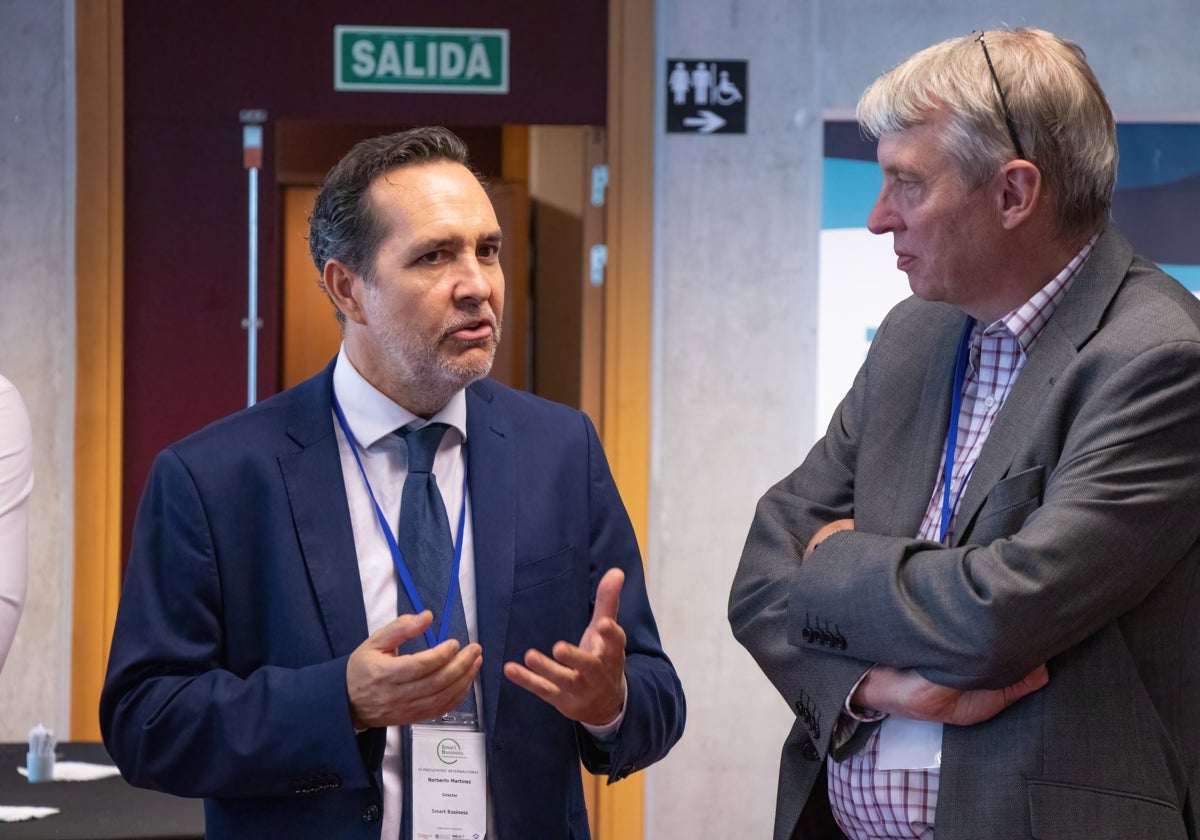 Norberto Martínez, director de Smart Business junto a Martin Lambert investigador de la Universidad de Oxford en la 3ª edición del Congreso