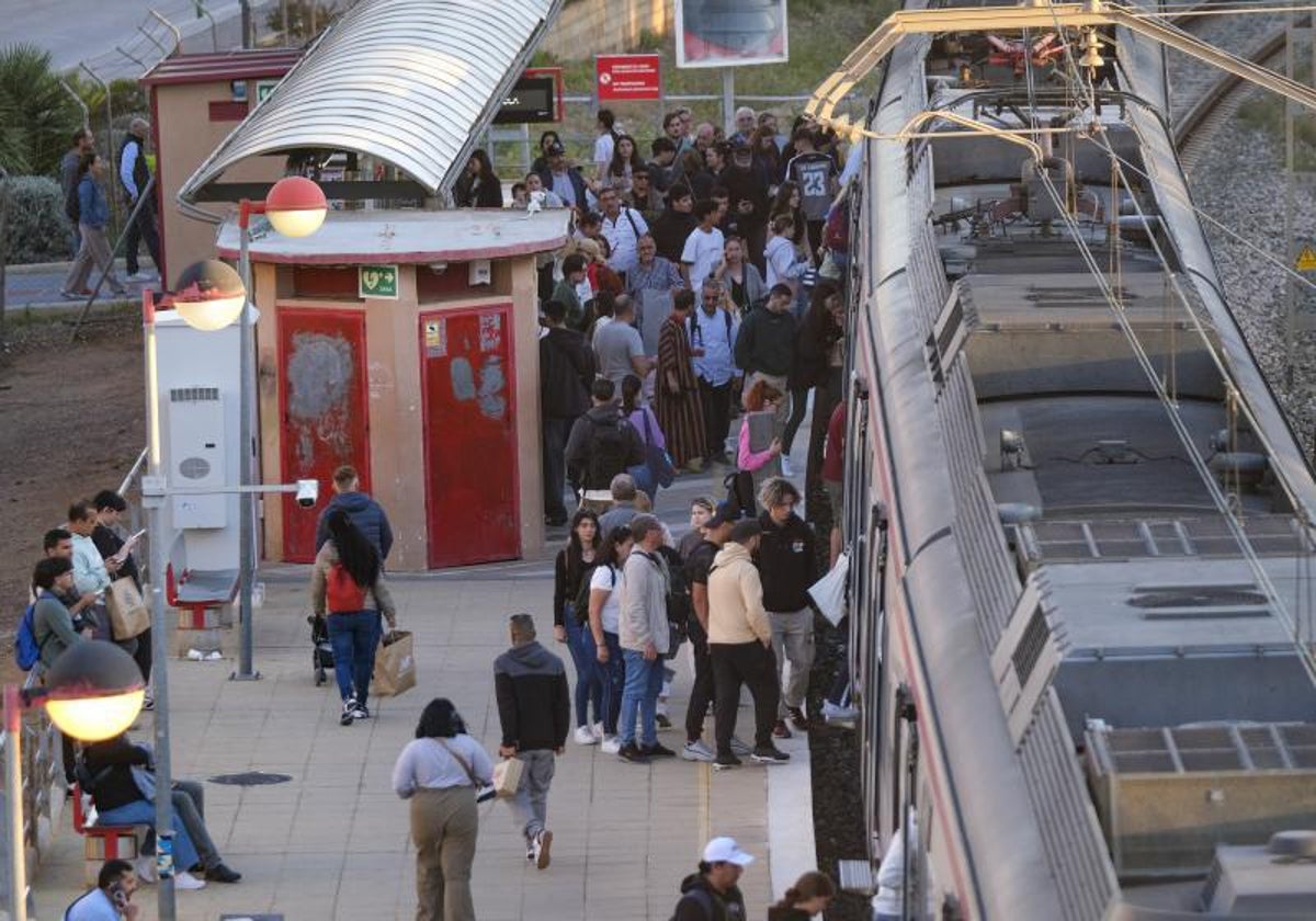 El Cercanías solo llega hasta Fuengirola