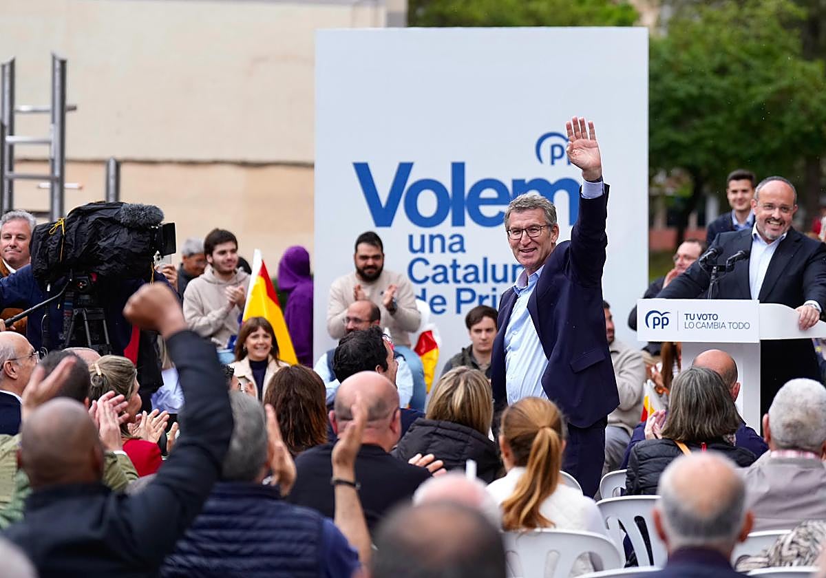 Feijóo en su mitin en Cornellá