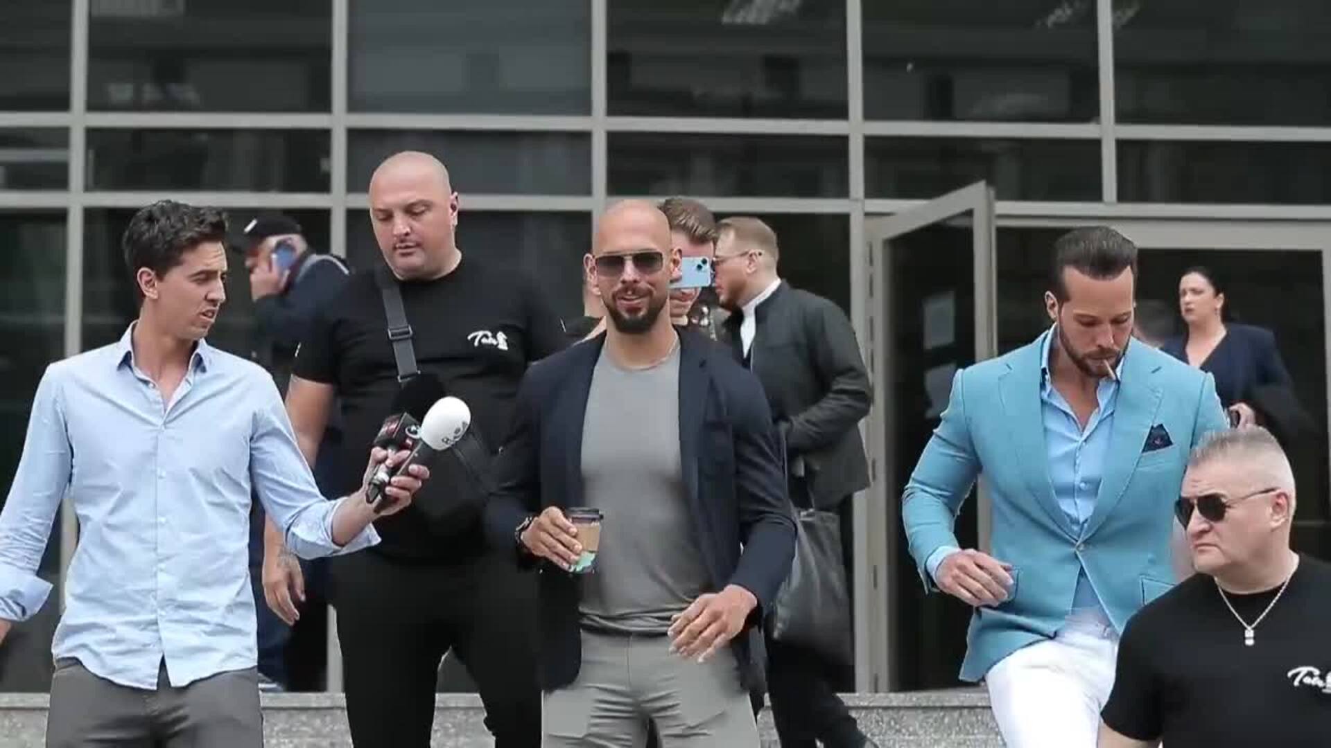 Andrew Tate comparece en tribunal de Bucarest por trata de personas