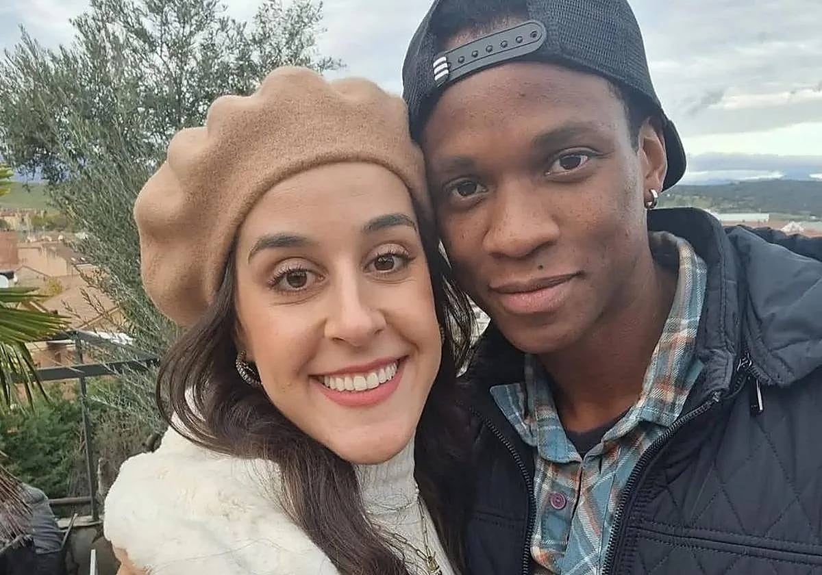 Carolina Marín junto a su pareja, el atleta Gen Esteban