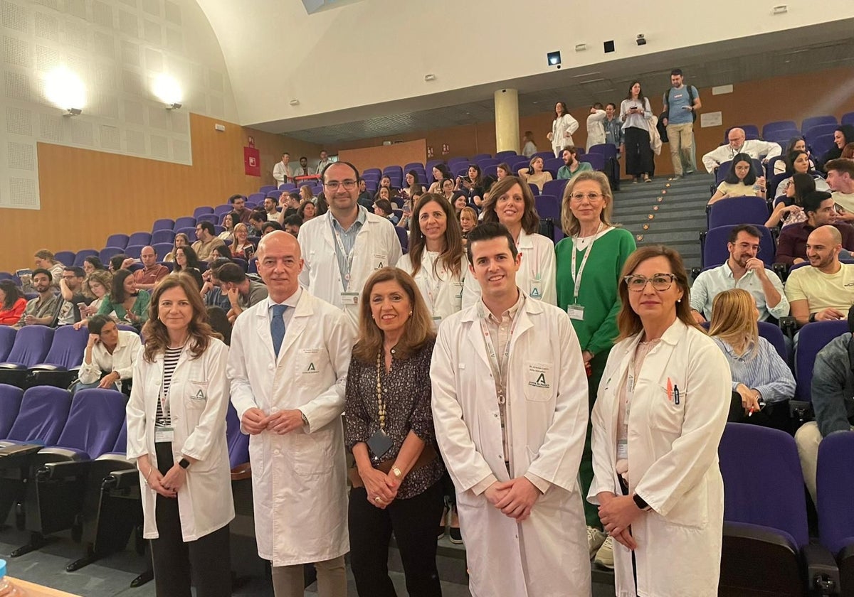 Los directivos del hospital, con los nuevos residentes