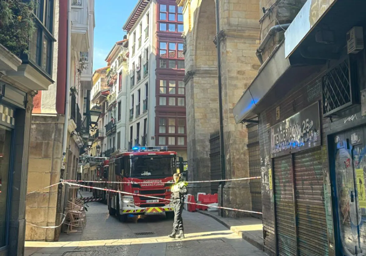 Dos camiones de Bomberos se han desplazado hasta el lugar del accidente