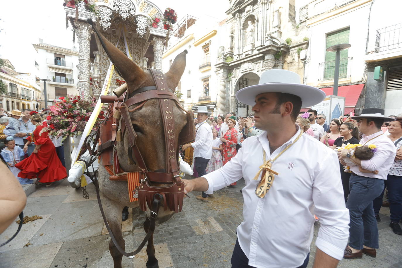 Fotos: La emocionante salida de la hermandad del Rocío de Córdoba