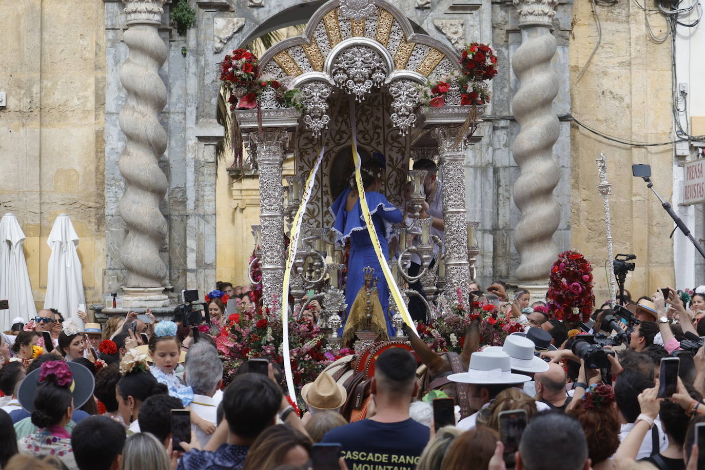 Fotos: La emocionante salida de la hermandad del Rocío de Córdoba